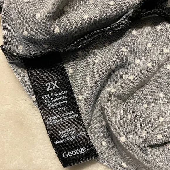 Plus size top - Picture 2 of 2